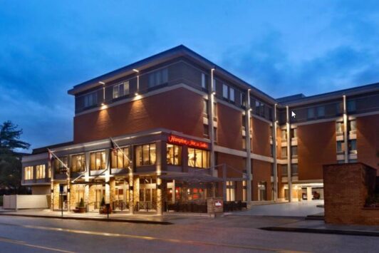 The exterior of Hampton Inn & Suites Clayton/St. Louis Galleria Area.